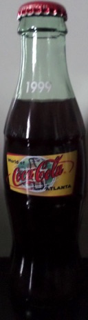 1996-2653 € 15,00 coca cola flesje 8oz world of Atlanta  jaartal 1999.jpeg